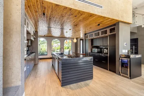 290 NW 6th Street Boca Raton FL 33432