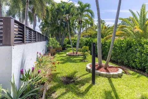 290 NW 6th Street Boca Raton FL 33432