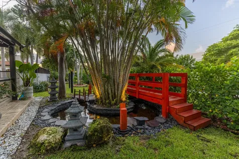 290 NW 6th Street Boca Raton FL 33432