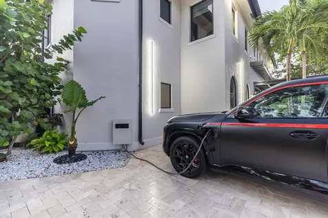 290 NW 6th Street Boca Raton FL 33432