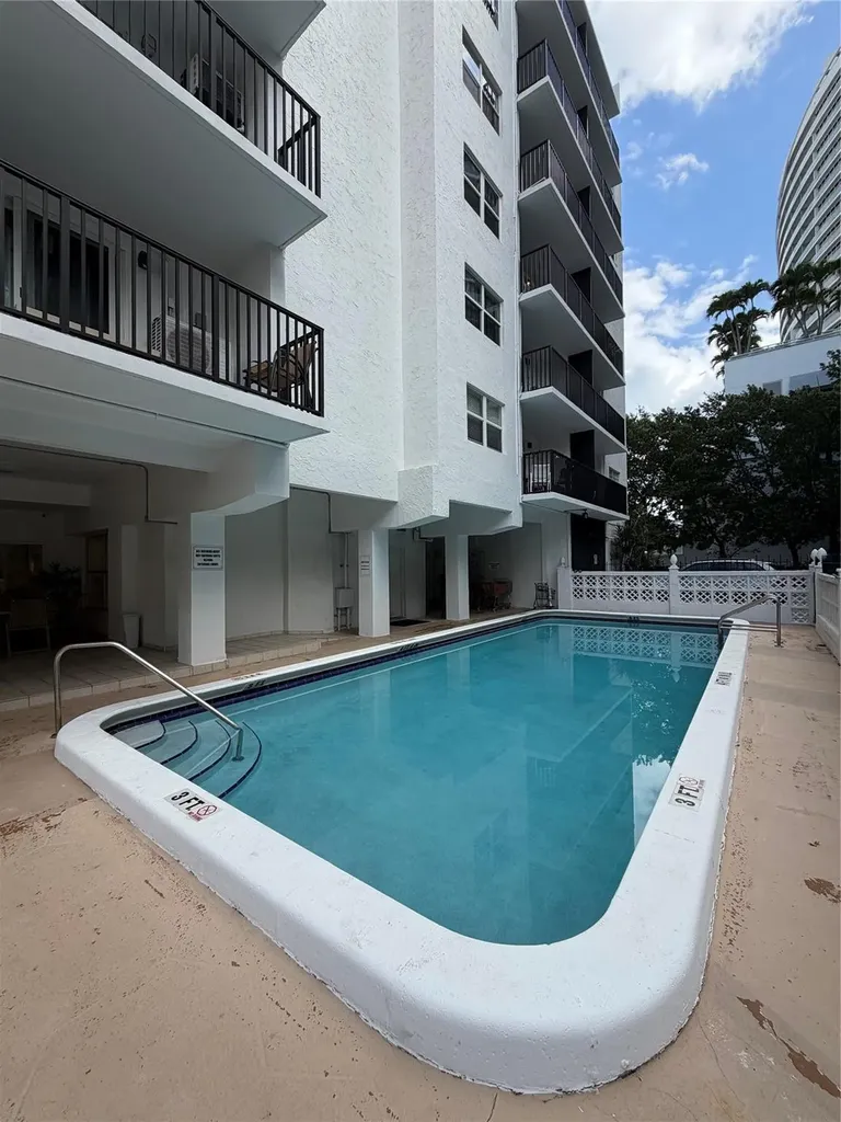 3000 Riomar Street Fort Lauderdale FL 33304