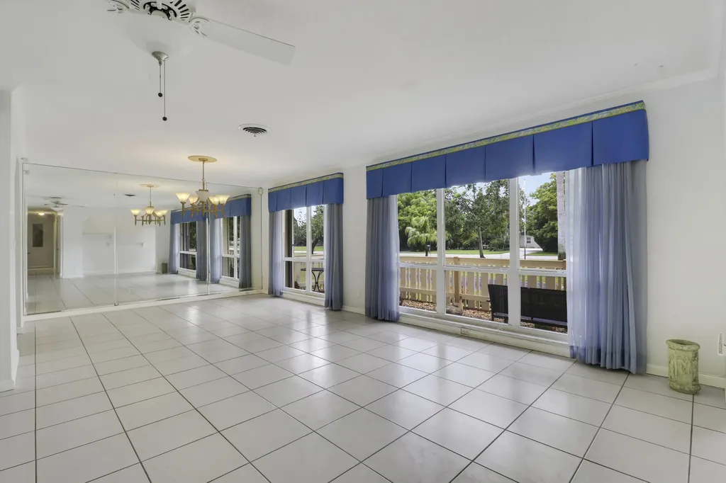 6824 Lakeside Road West Palm Beach FL 33411