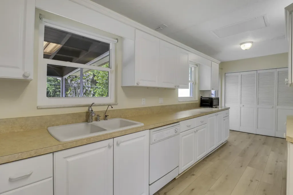 6824 Lakeside Road West Palm Beach FL 33411