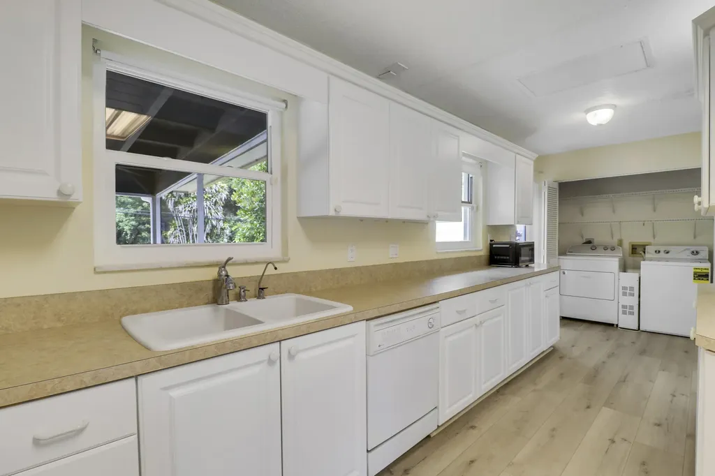 6824 Lakeside Road West Palm Beach FL 33411