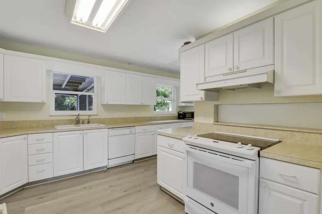 6824 Lakeside Road West Palm Beach FL 33411