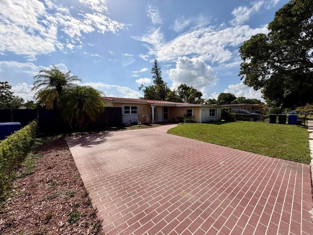 1410 N 67th Terrace Hollywood FL 33024