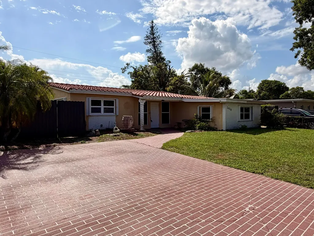 1410 N 67th Terrace Hollywood FL 33024