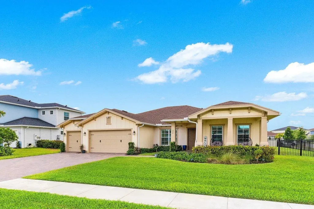 962 Castaway Court Loxahatchee FL 33470