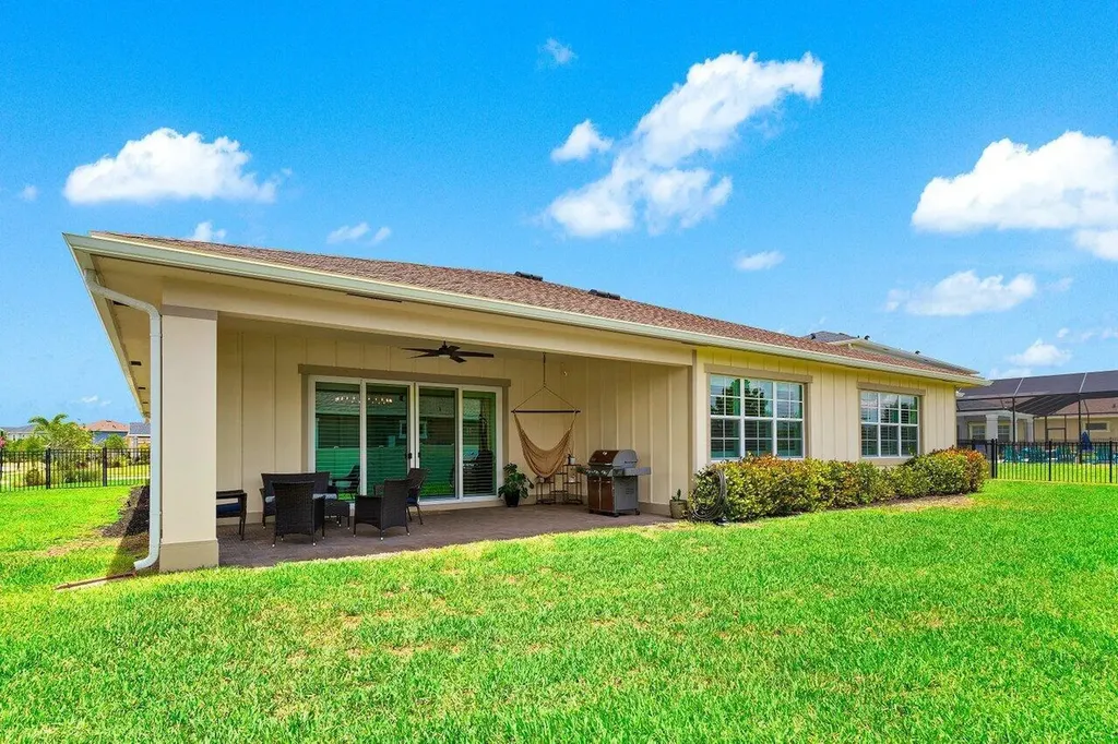 962 Castaway Court Loxahatchee FL 33470