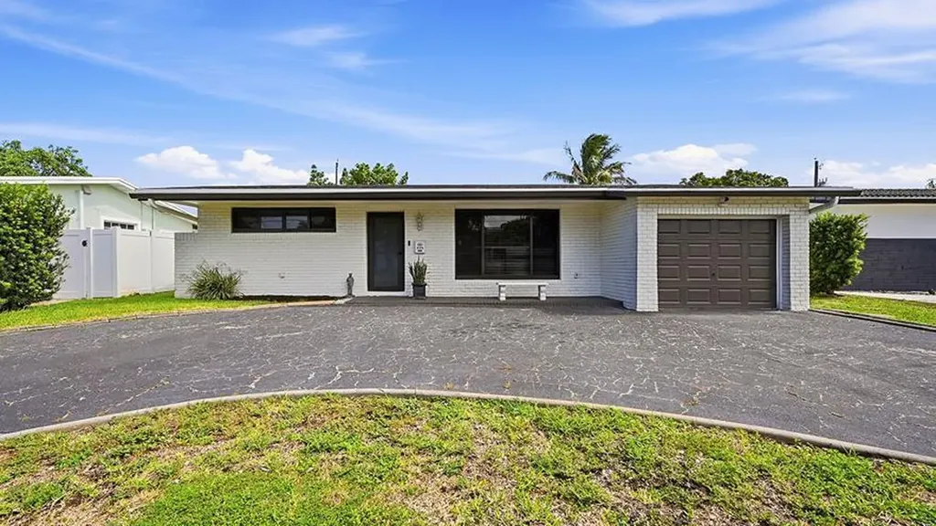 8370 NW 26th Place Sunrise FL 33322