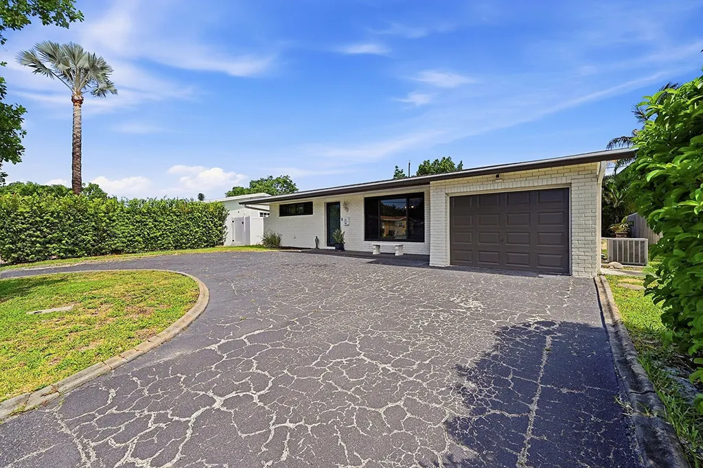 8370 NW 26th Place Sunrise FL 33322
