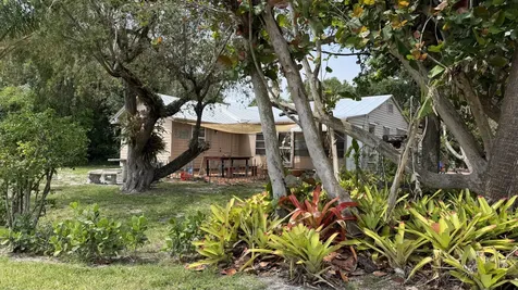 2509 N Old Dixie Highway Fort Pierce FL 34946