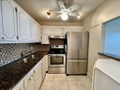 94 Windsor E West Palm Beach FL 33417