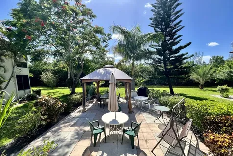 94 Windsor E West Palm Beach FL 33417