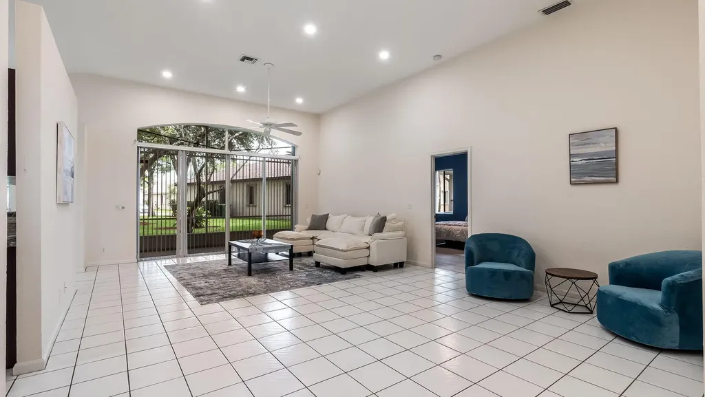8754 NW 75th Place Tamarac FL 33321
