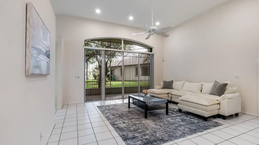 8754 NW 75th Place Tamarac FL 33321