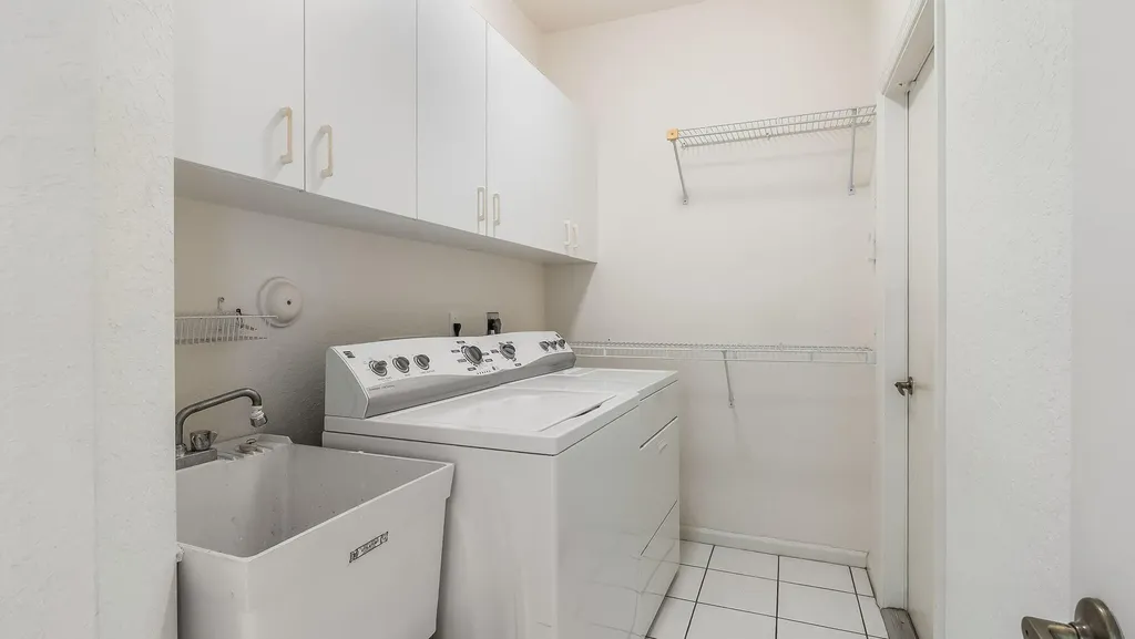 8754 NW 75th Place Tamarac FL 33321