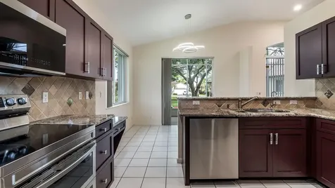 8754 NW 75th Place Tamarac FL 33321