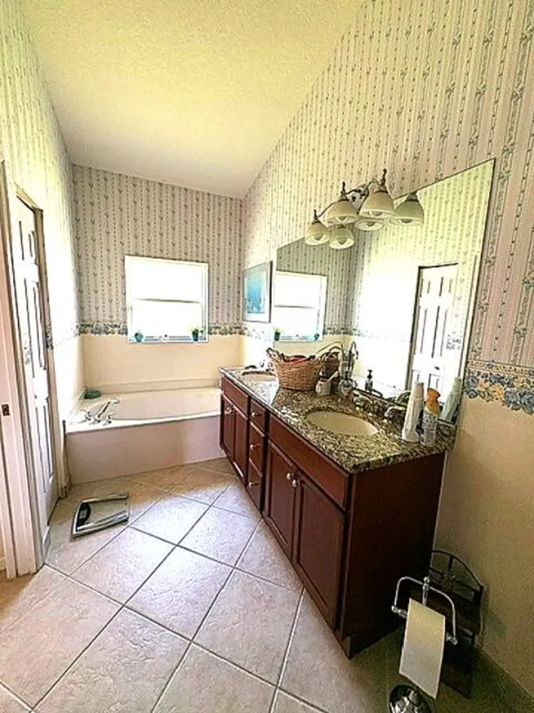 471 NW Lismore Lane Port St Lucie FL 34986