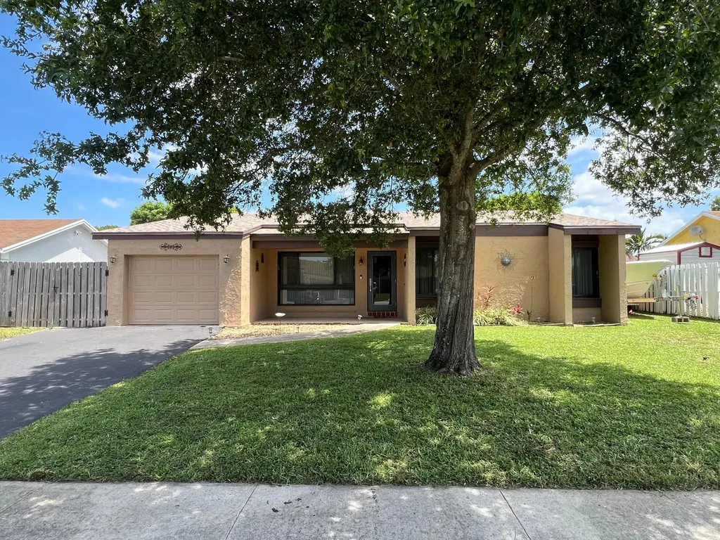 8511 NW 8th Street Pembroke Pines FL 33024