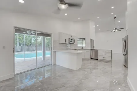 10791 SW 10th Place Davie FL 33324
