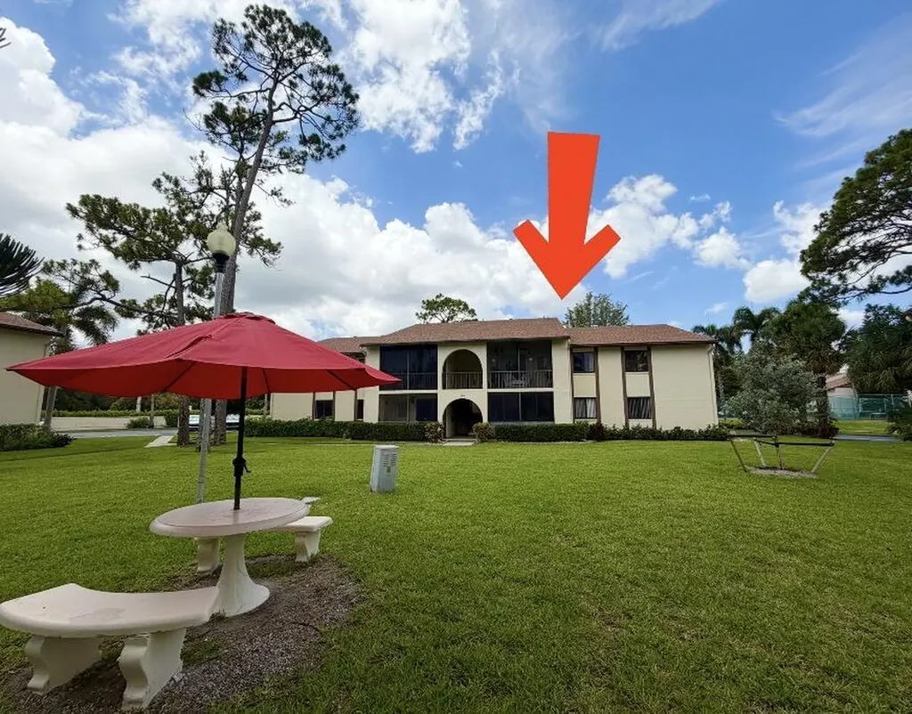 301 Knotty Pine Circle Greenacres FL 33463