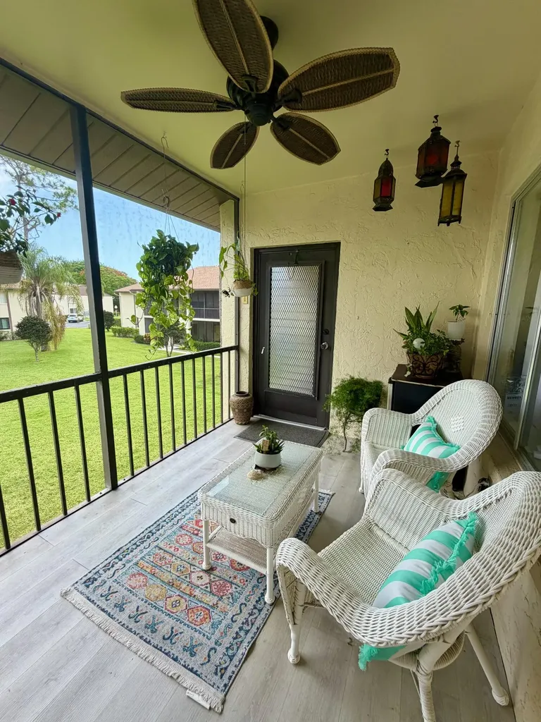 301 Knotty Pine Circle Greenacres FL 33463