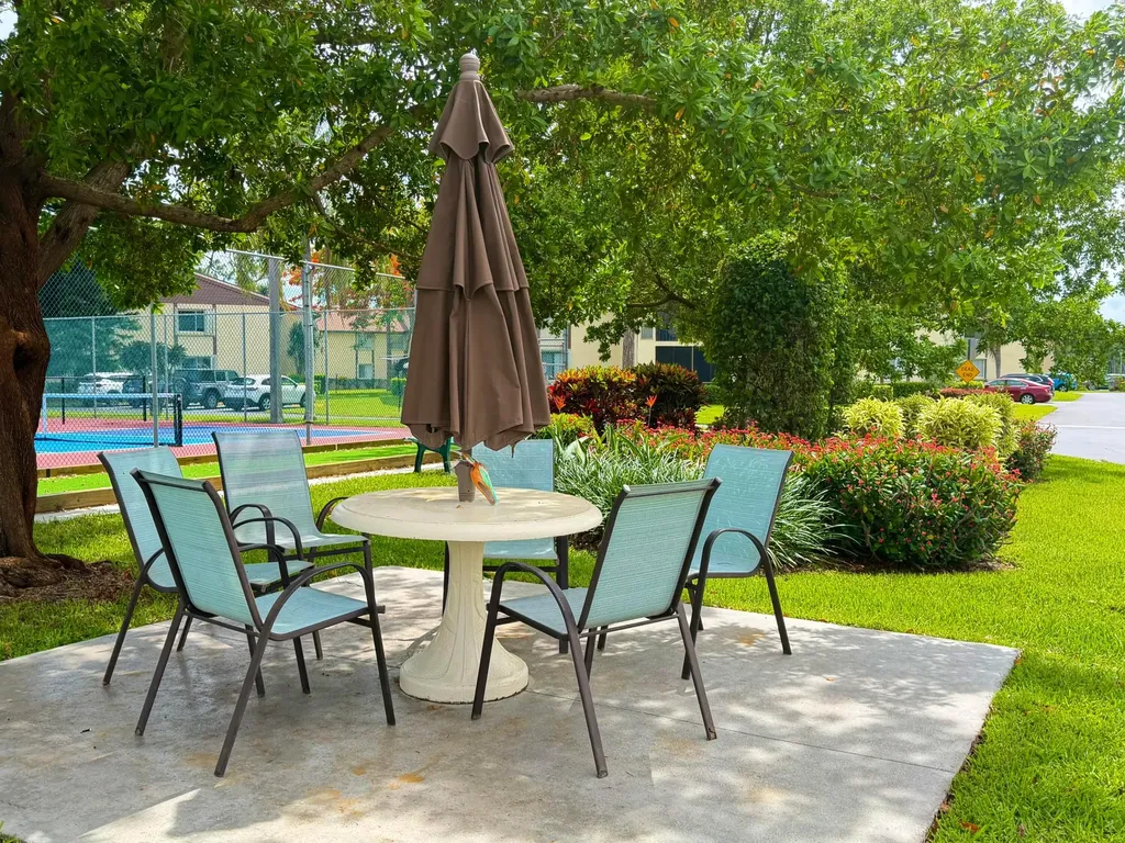 301 Knotty Pine Circle Greenacres FL 33463