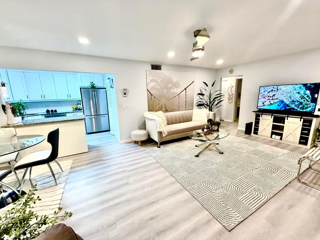 301 Knotty Pine Circle Greenacres FL 33463