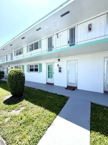 1116 Lake Terrace Boynton Beach FL 33426