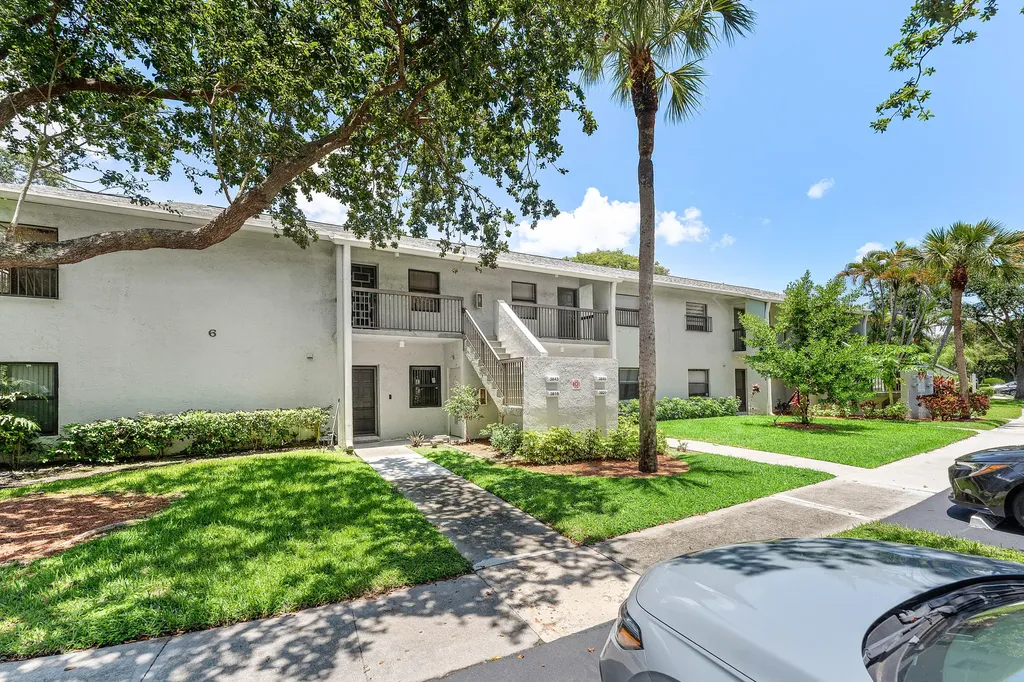 3821 Carambola Circle N Coconut Creek FL 33066