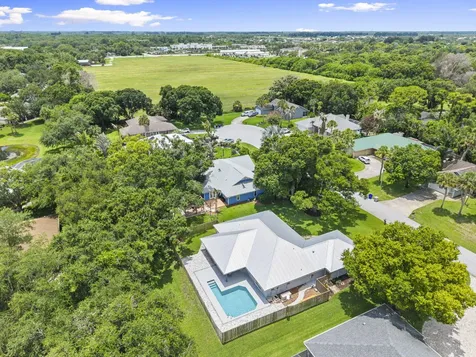 620 39th Court SW Vero Beach FL 32968