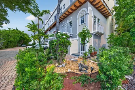 2700 NE 8th Avenue Wilton Manors FL 33334