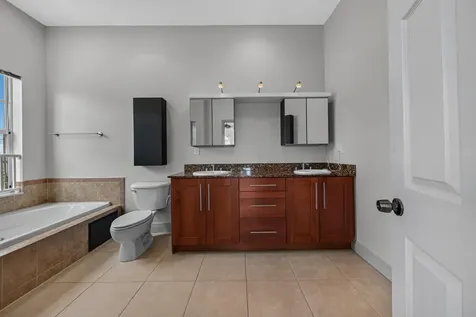 2700 NE 8th Avenue Wilton Manors FL 33334