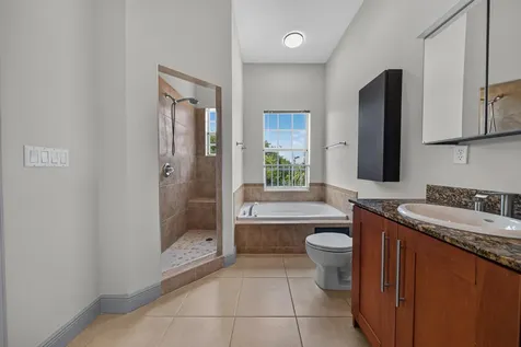 2700 NE 8th Avenue Wilton Manors FL 33334