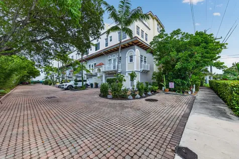 2700 NE 8th Avenue Wilton Manors FL 33334