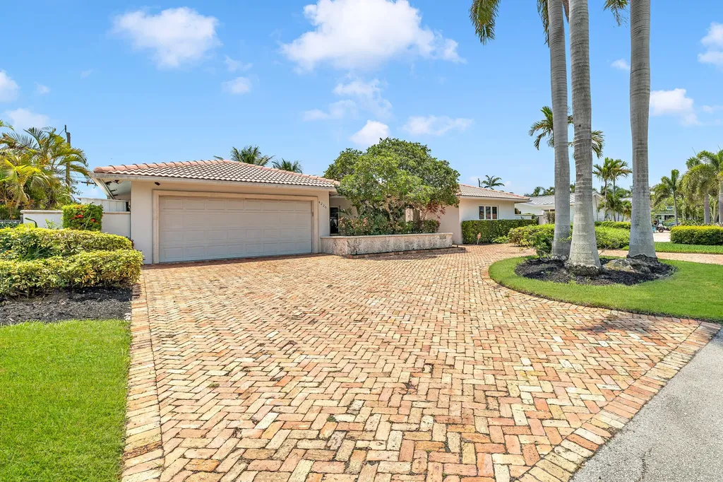 4220 NE 26th Avenue Lighthouse Point FL 33064