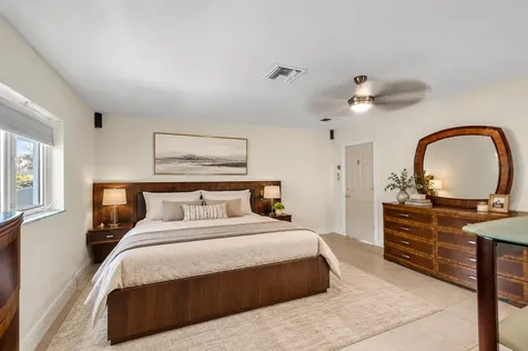 4220 NE 26th Avenue Lighthouse Point FL 33064