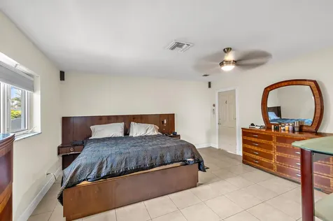 4220 NE 26th Avenue Lighthouse Point FL 33064