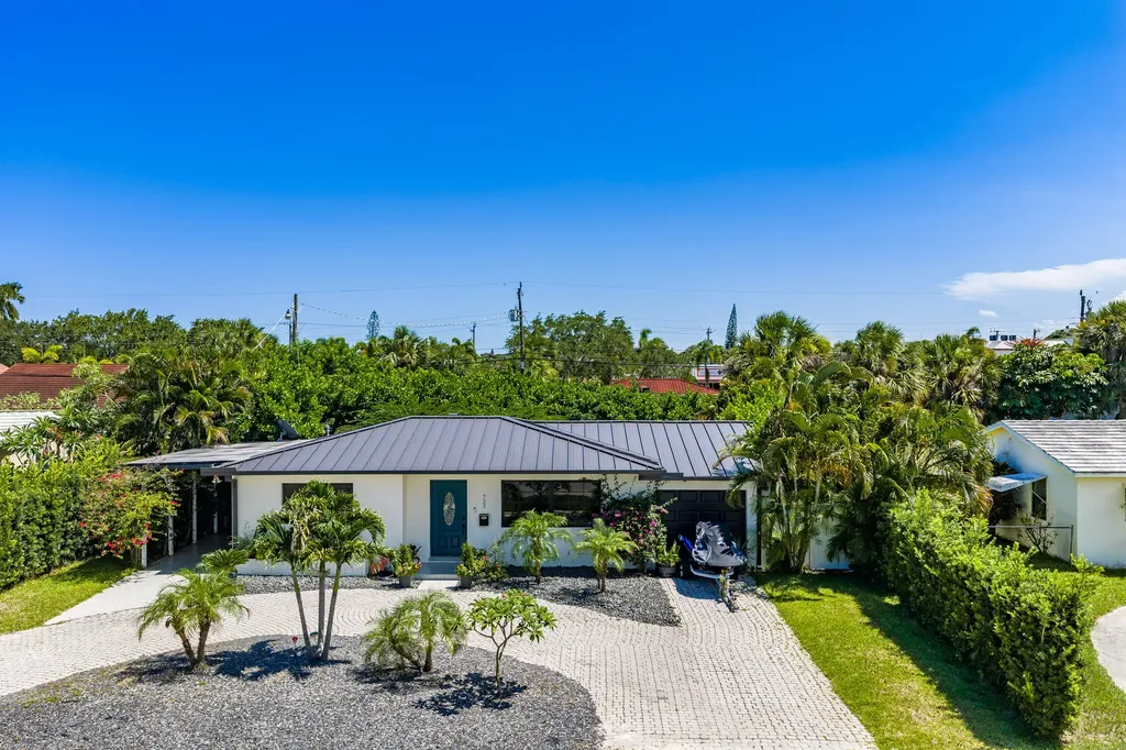 722 Greenbriar Drive Lake Park FL 33403