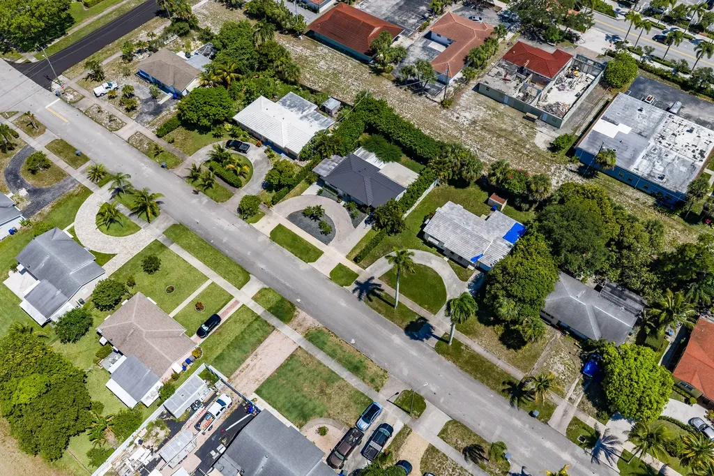 722 Greenbriar Drive Lake Park FL 33403