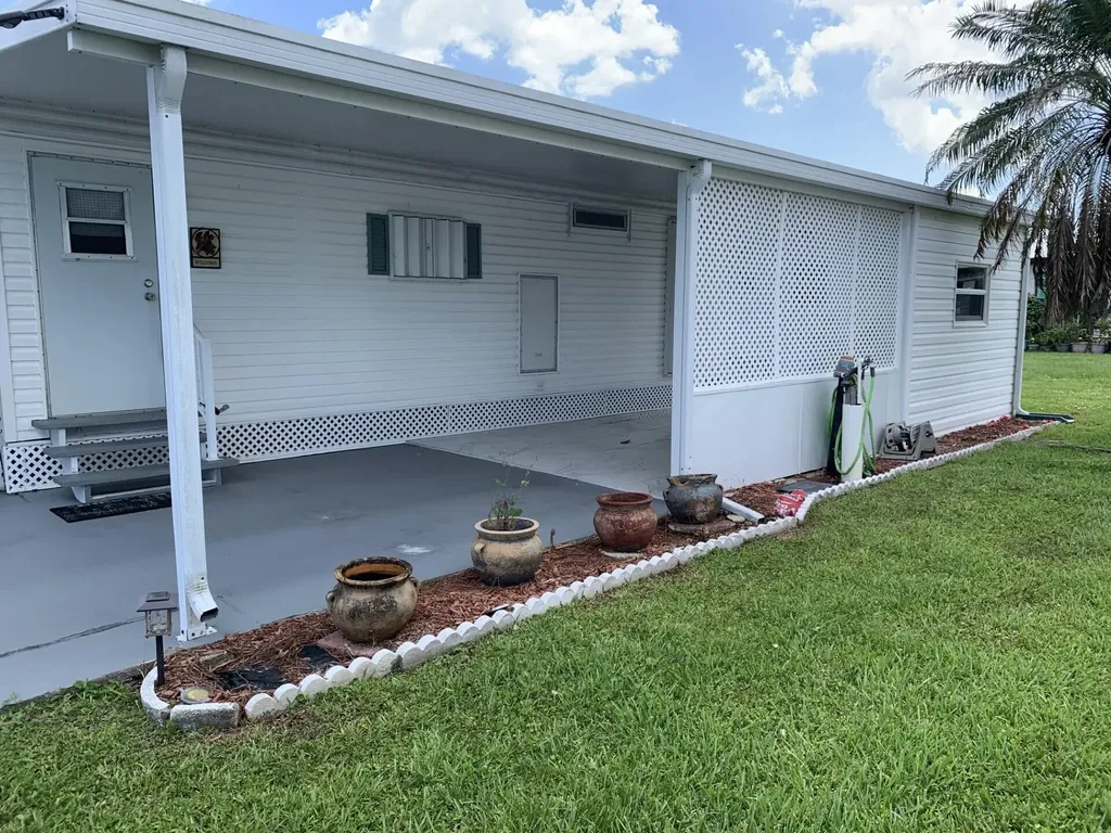 40 Florida Way Port St Lucie FL 34952