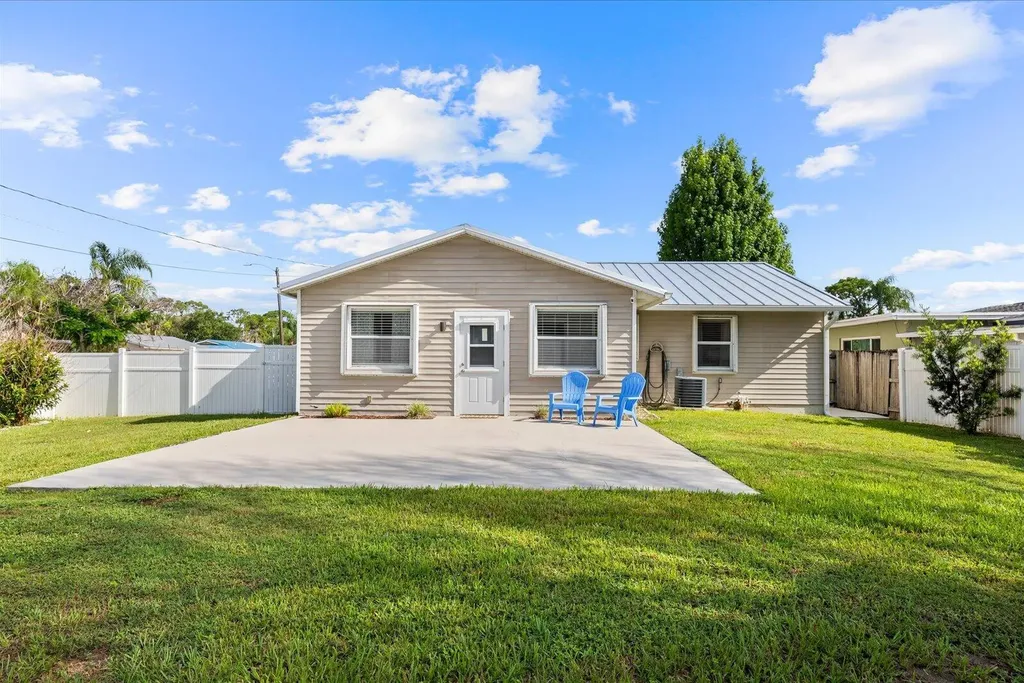 2920 SE Cypress Street Stuart FL 34997