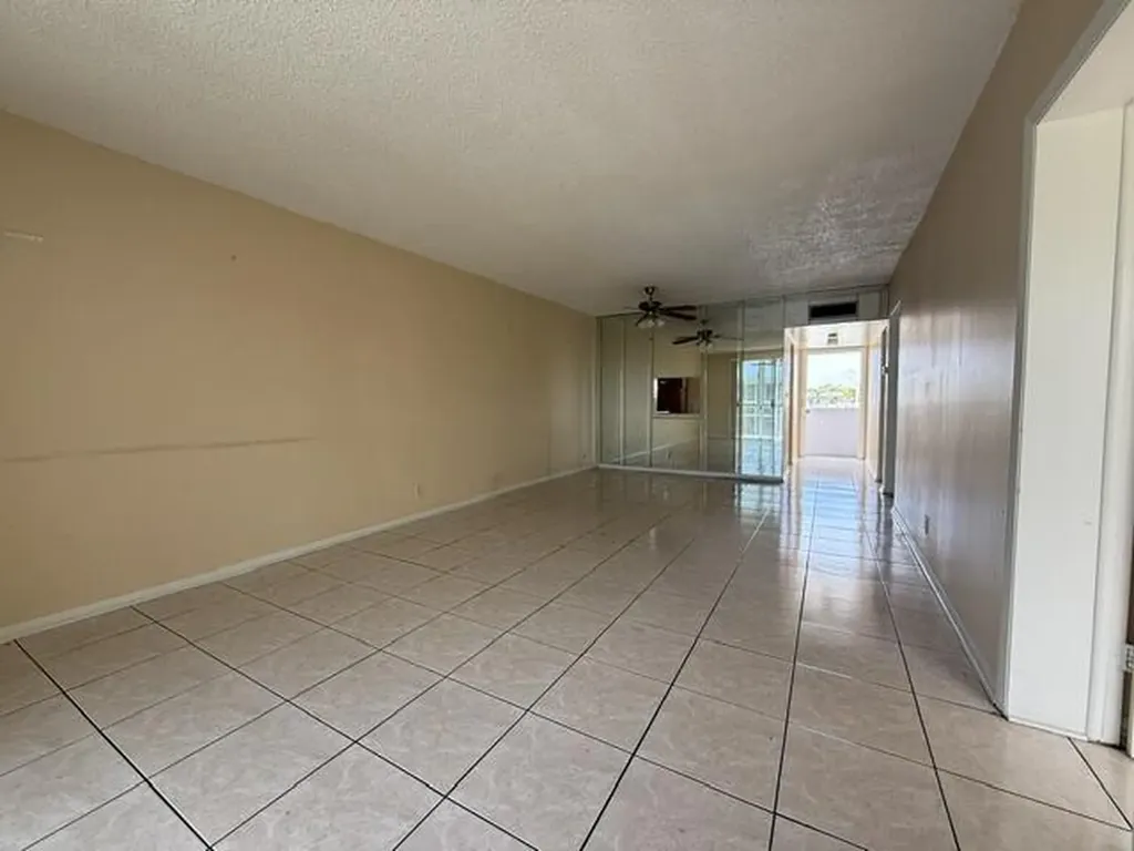 6005 Del Lago Circle Sunrise FL 33313