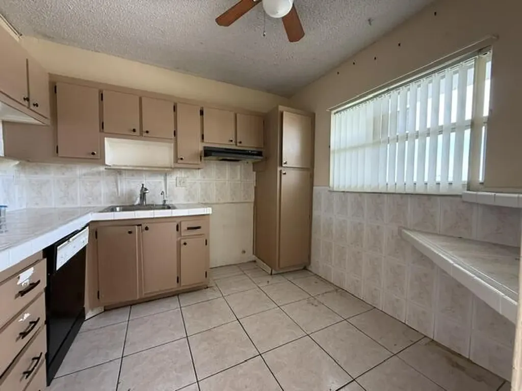 6005 Del Lago Circle Sunrise FL 33313