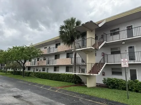 6005 Del Lago Circle Sunrise FL 33313