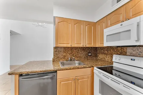 212 Lake Pointe Drive Oakland Park FL 33309