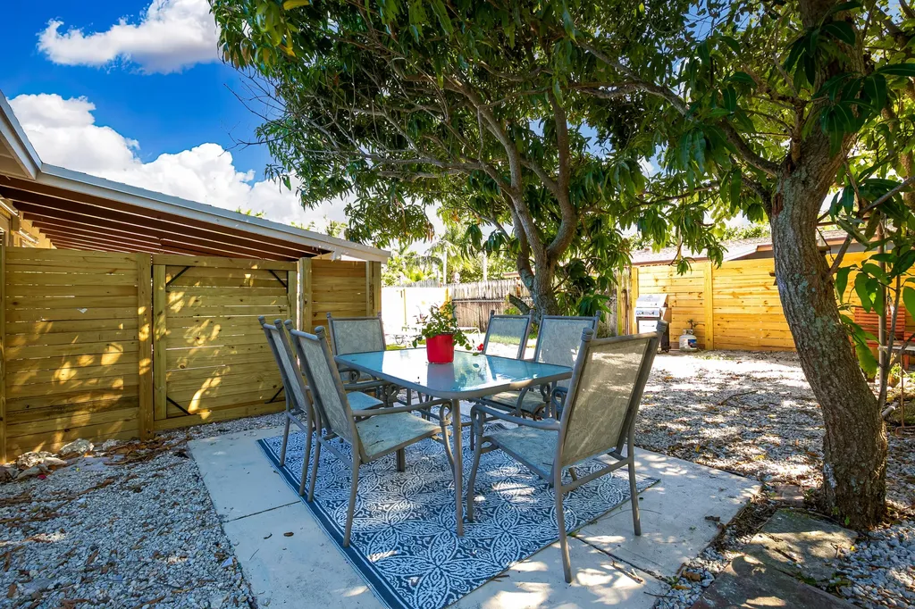 609 S Arnold Avenue Lantana FL 33462