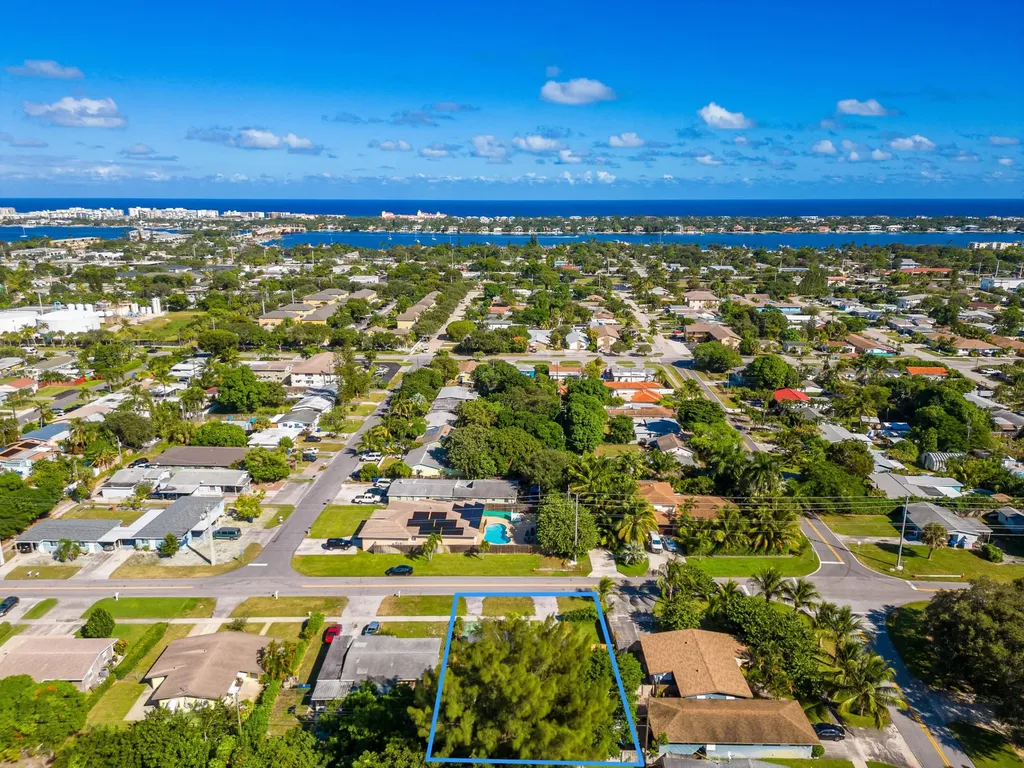 609 S Arnold Avenue Lantana FL 33462