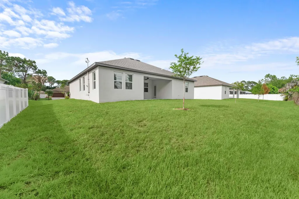 1079 SW Placetas Avenue Port St Lucie FL 34953